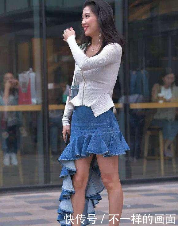 素人街拍: 不一样的牛仔裙, 穿出不一样的感觉