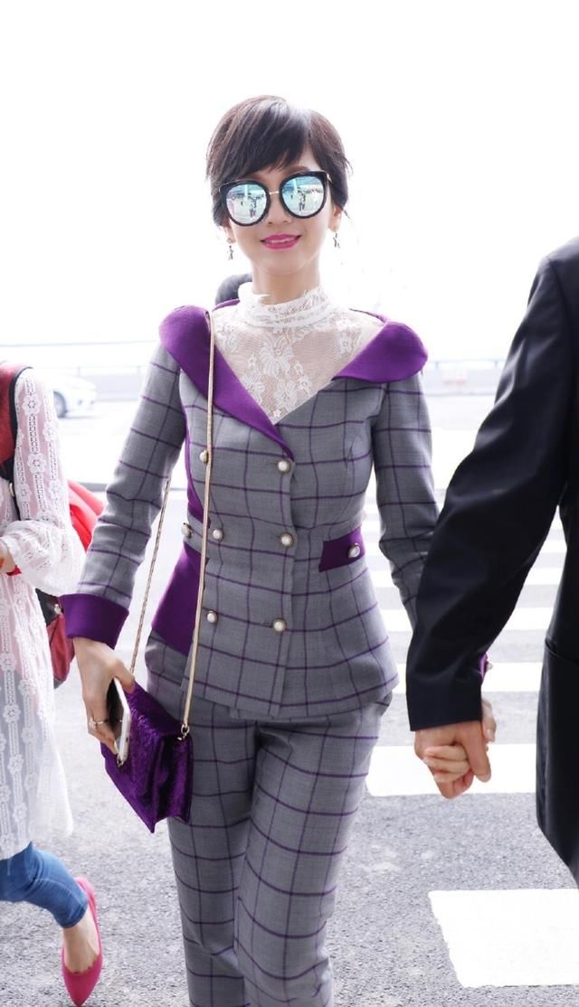 赵雅芝贼会穿,分分钟美回三十岁,玩起“下衣失踪”一点不输杨幂