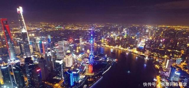 中国五大城市夜景对比, 四大一线城市也比不上香港
