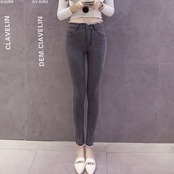 80后的老婆特爱穿紧身裤，搭配高跟鞋超显身材，连背影都美呆了