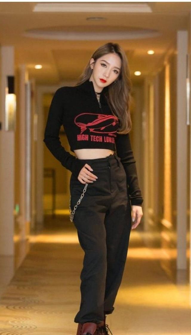 王祖蓝微博宣布当爸，假冒火箭少女送祝福被抓包!网友:太假!