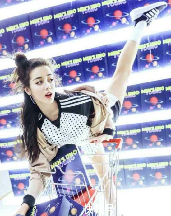 迪丽热巴时尚大片，造型随意俏皮又可爱，一双大长腿十分抢眼！