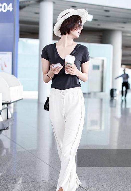 原以为安以轩的深V装已经很美了,可在看看王珞丹的我沉默了