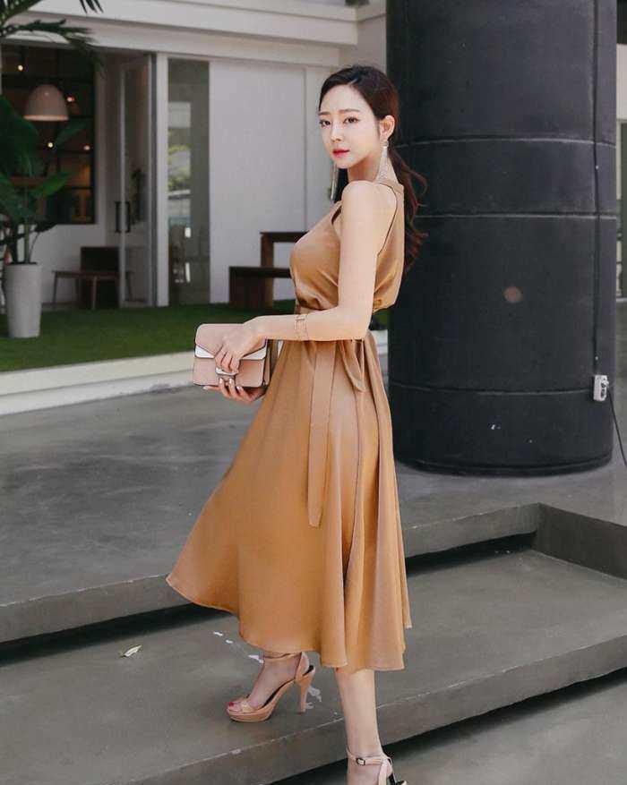 连衣裙也能把好身材完美的秀出来,浅色系还很美!