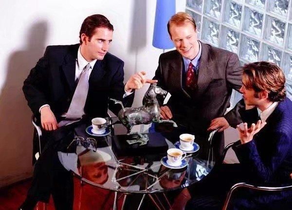 美国游客迷惑：这东西这么贵中国却每家都有，真的是太有钱了