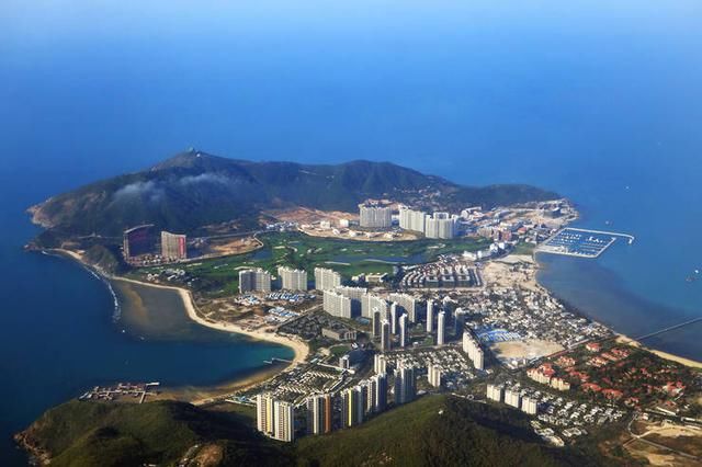 中国最霸气城市:户籍不足500人 有8座机场 外国