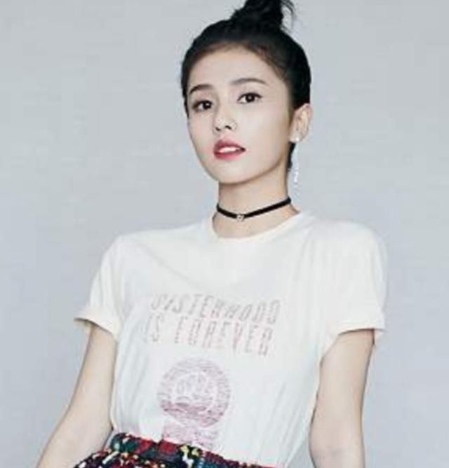  【脸上】脸上有这3处“特征”的女生，并不适合披发，露出五官更女神！