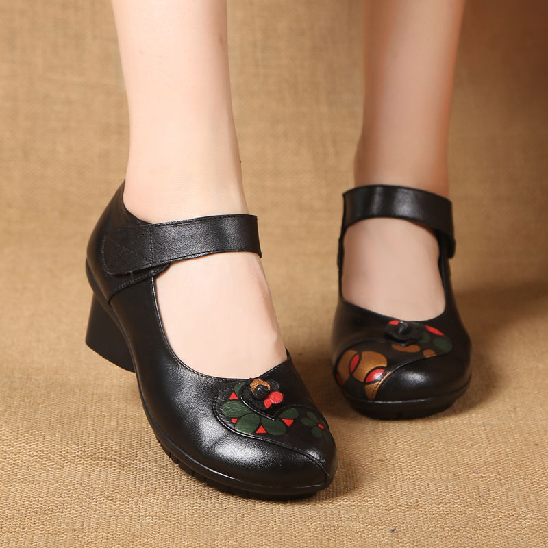 今年秋天最流行的12款女鞋，潮流百搭，让人赏心悦目，忒养脚