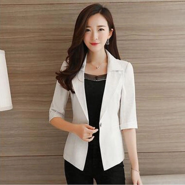 开公司的小姨，上班从不穿裙!每天都是精致“职业装”，气场十足