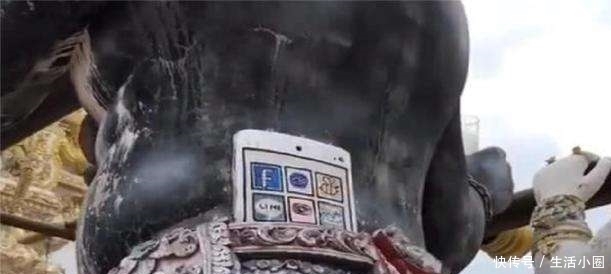 泰国最潮流的寺庙，庙里的佛像不仅脚穿匡威，腰里还别着苹果手机