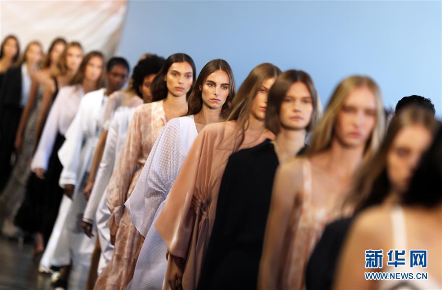 纽约时装周开幕 NOON BY NOOR品牌发布新款时装