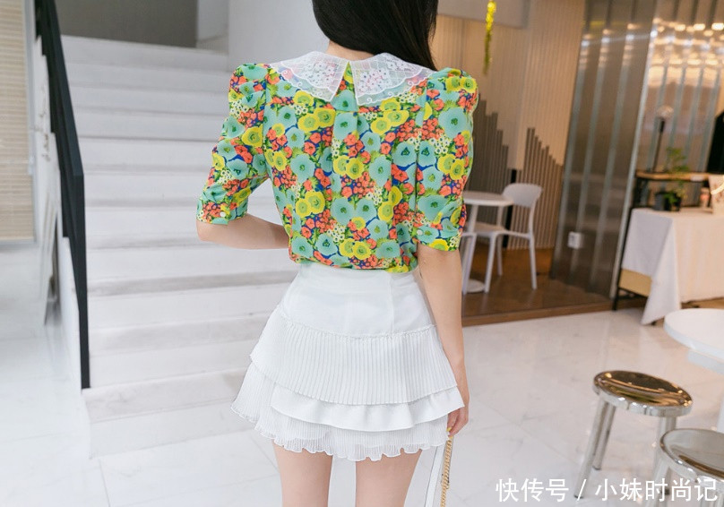 「性感」春暖花开穿件花衫,当青春遇上性感,会交织出怎么样的火花