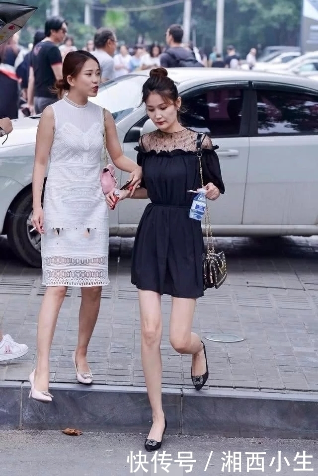 好一双修长美腿气质美女，一袭半身连衣裙露出筷子般的玉腿，到哪