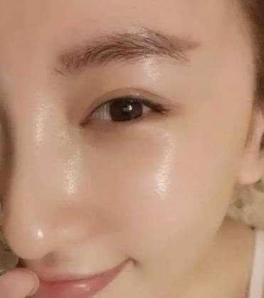 『偶尔』“肌断食”是什么意思?偶尔不涂护肤品,皮肤真的会变好吗?