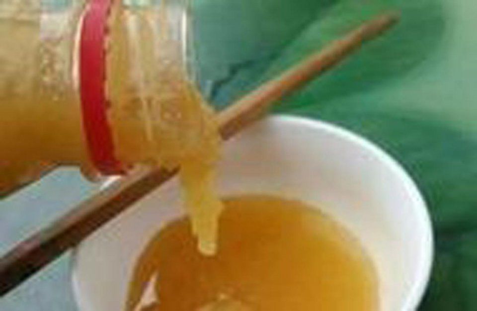 红霉素软膏只要一支，学会用法，脸上光光滑滑的，斑点消失了