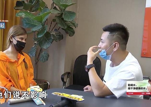 「不安」中国年轻女子整容失败,导致“永久的皱眉”,看上去一直很不安
