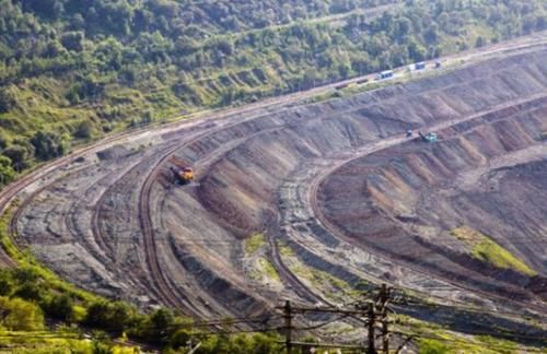  「开采」中国第一露天煤矿，煤层厚度55米，开采200年，如今竟成