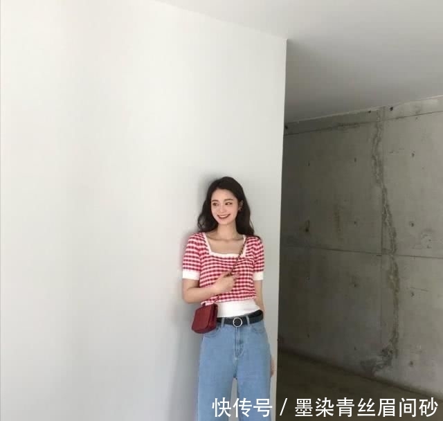 「种款式」简洁的现代感配搭,雅致气质女生的平时穿衣搭配示范性,显年轻溫柔又时尚潮流