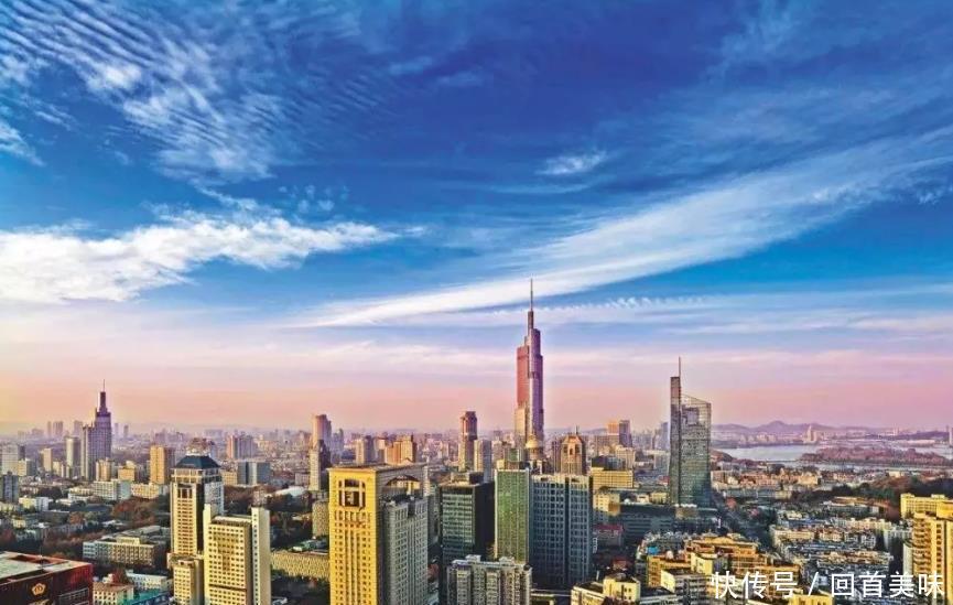 陕西正在修建一条通往湖北的新高铁，对促进西部大开发有重要意义