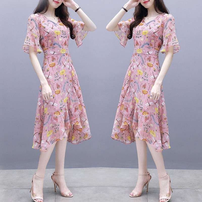 三伏天流行一种“冷淡风”，高雅又显年轻，上身女神范十足