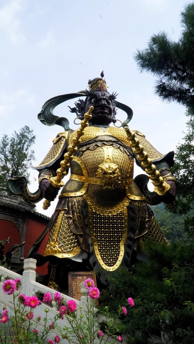 一座隐藏在深山中的千年禅宗古刹，当被发现时惊艳了双眼