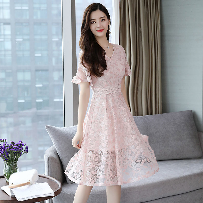 快来一饱眼福!40岁女人穿这样的“流氓裙”,这样上街不怕走光