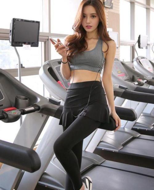 清秀唯美的打底裤，让女人拥有优美的身姿线条，魅力十足！