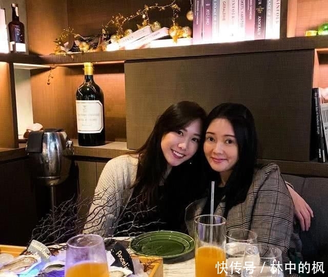  『依旧』曾经的性感偶像，54岁李丽珍依旧香艳逼人，女儿青出于蓝胜于蓝