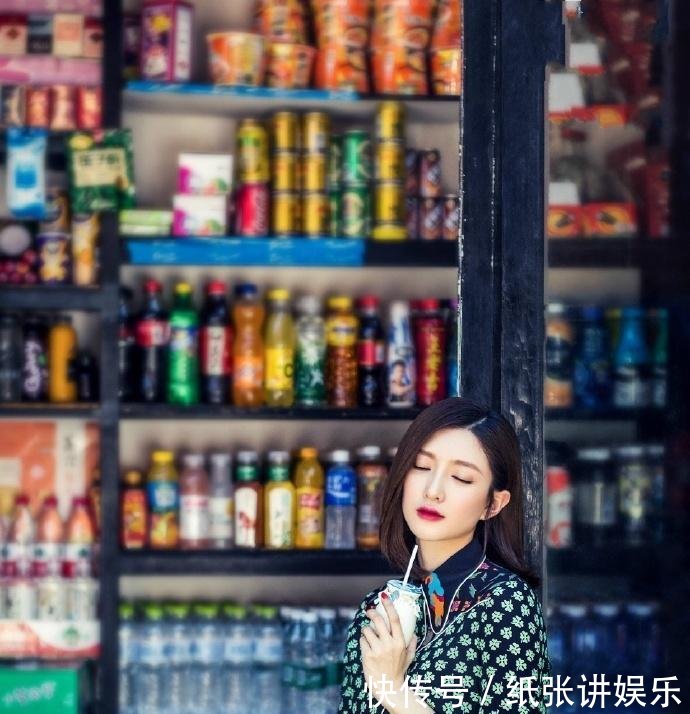 江疏影真接地气, 笑起来毫不顾形象, 旁边的娜扎都看懵了!