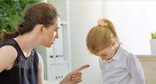  #孩子#孩子挨打时,若出现这些反应,父母可一定要停下来,不然后果严重...