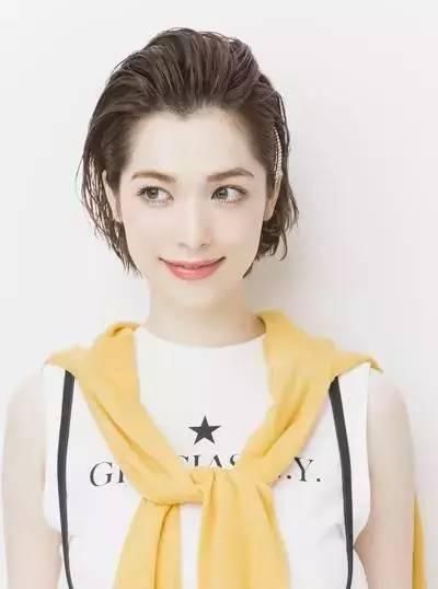 扎头发真的有那么难吗？你试试这个，再也不想披头散发