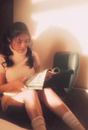 世界杯遭球迷袭胸却不以为然，扎双马尾大放厥词，“大嫂”徐冬冬