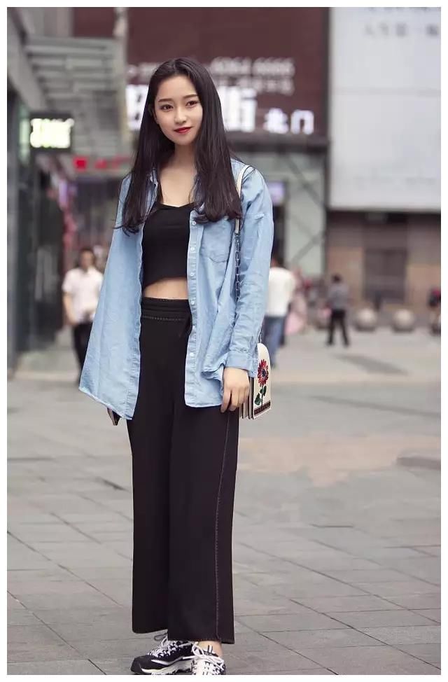 街拍:图1凹凸有致，图3韵味十足，图8高挑靓丽美女