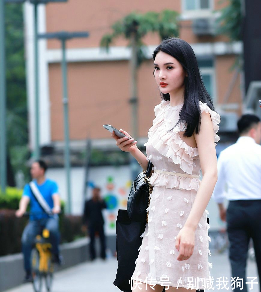 街拍，美女看起来好仙的感觉啊，这才是我的女神