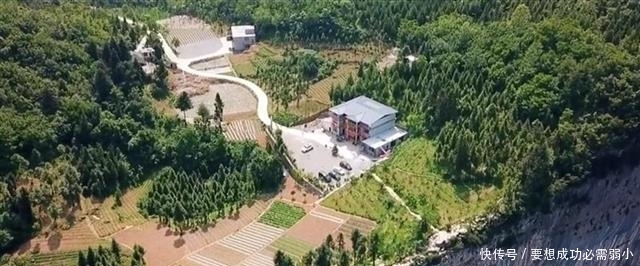 500米悬崖之上有人家，恩施土家汉子砍出14公里绝壁天路