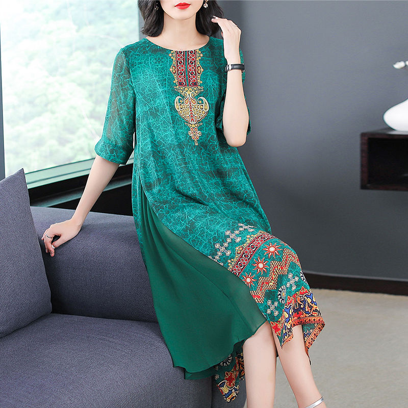 这裙子就是贵了点，不过真的很美，60后妈妈们穿，高贵超嫩美