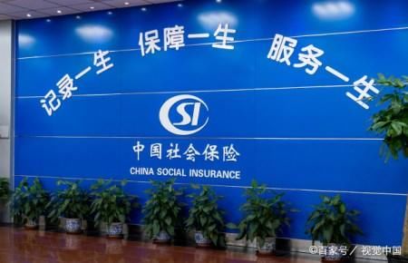  #养老金#工龄40年，企业退休2000元，事业退休领6000元，养老金