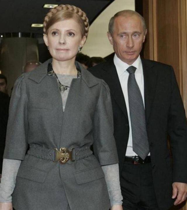 58岁季莫申科盘发很优雅，和普京在一起时更迷人，年轻时颜值最高