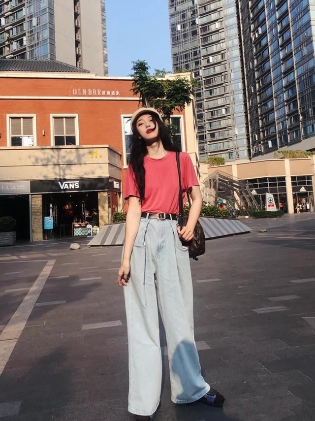  试试：梨形身材的小个子初夏很烦恼？试试这4款裤子，帮你一秒变女神