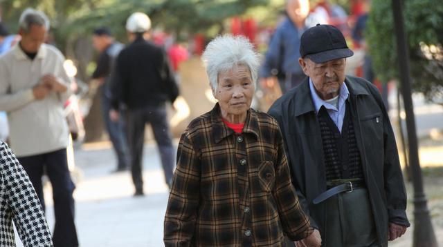 延迟退休新动态，结合多种情况稳妥推进，不会“一刀切”