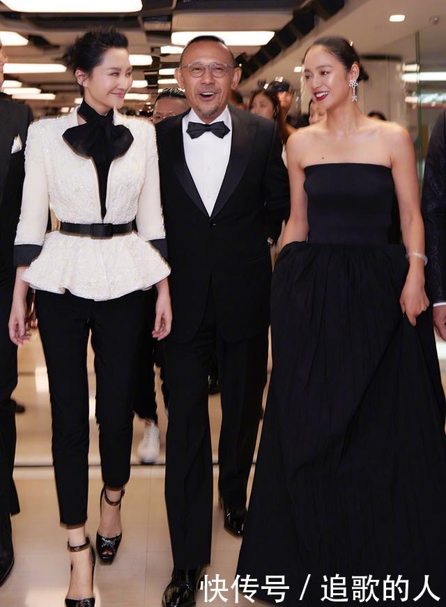 许晴虽然也美，气质也还不错，但站在周韵身旁就很一般了！