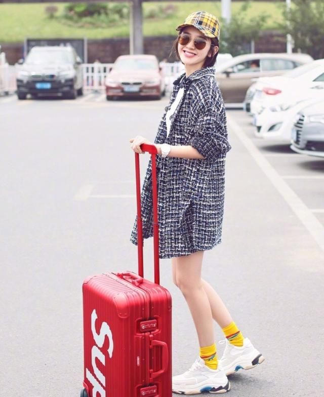 唐艺昕凭什么迷倒张若昀？除了笑容，当然还少不了她的时尚穿搭！