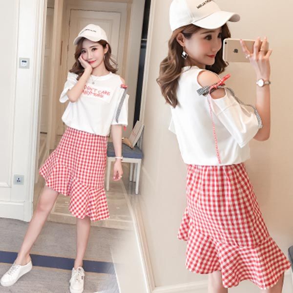 公司秘书穿上鱼尾裙勾勒出性感有致的曲线，成了全公司的焦点