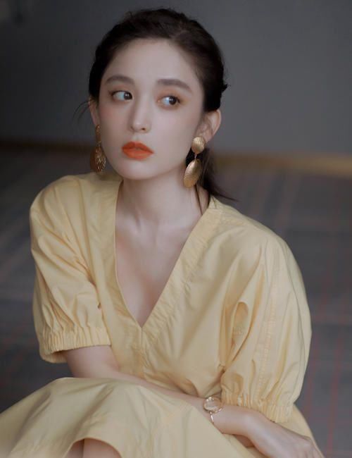  『黄色』“淡黄的长裙”火出圈了，这四个口诀教你怎么穿好看！