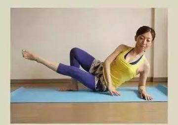 4步瑜伽动作,让你拥有漂亮美腿