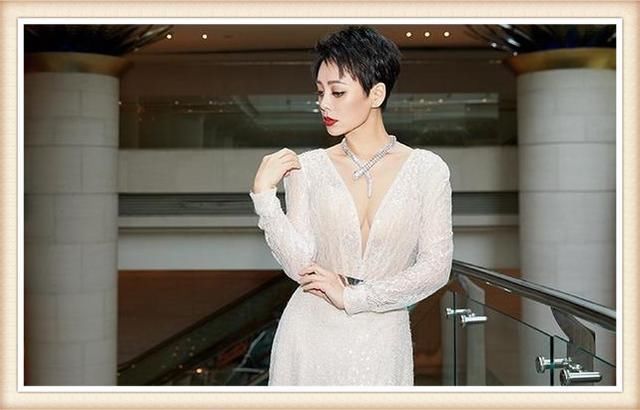 本以为秦海璐艳压全场了，没想到宁静的出场，才诠释了什么叫高级