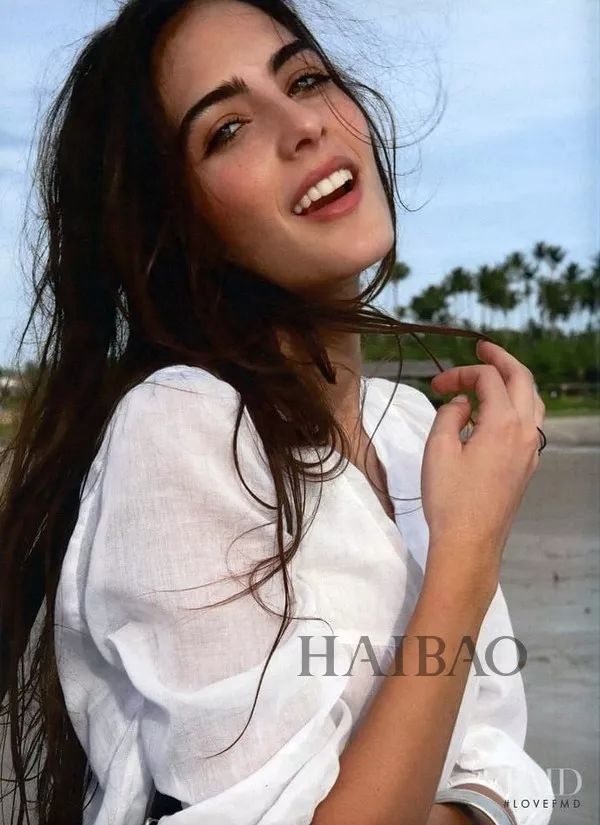 火了| 霸占热搜、大秀性感，2018世界杯第一美女原来是她!