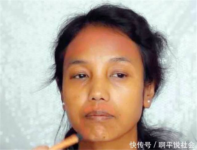 清洁工阿姨40岁没碰过化妆品，美妆师给她化完妆，自己都凌乱了！