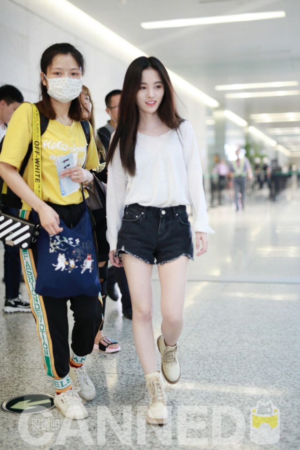 159的鞠婧祎太心机，下衣失踪穿出180腿长，网友:矮子也能成超模