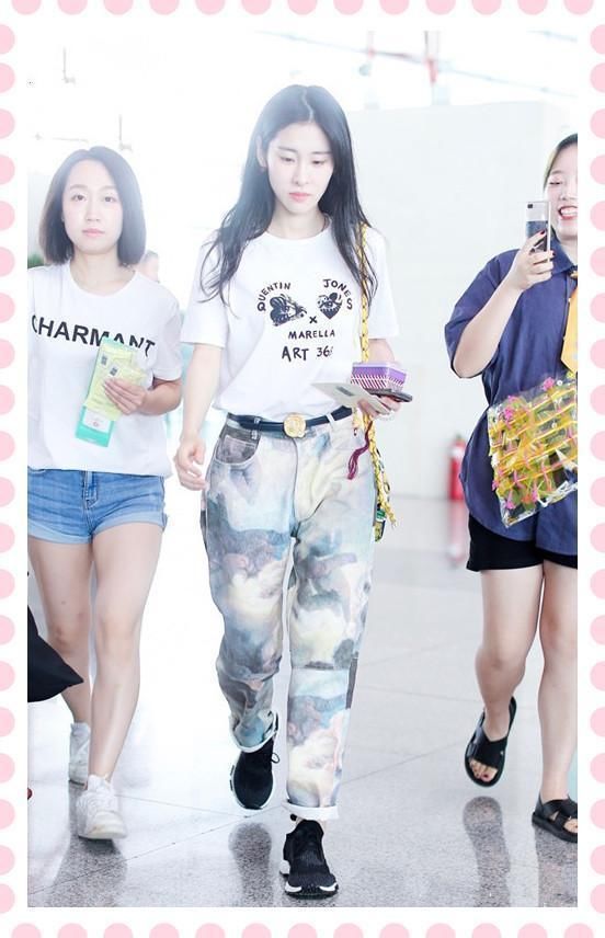 宋茜是168，张碧晨也是168，二人同穿长牛仔裤，差距竟如此尴尬？